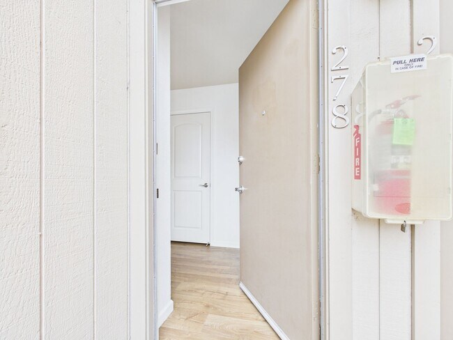 Building Photo - Upstairs One Bedroom Condo now available at Kimberly Place.