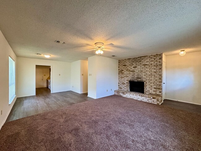Building Photo - Duplex