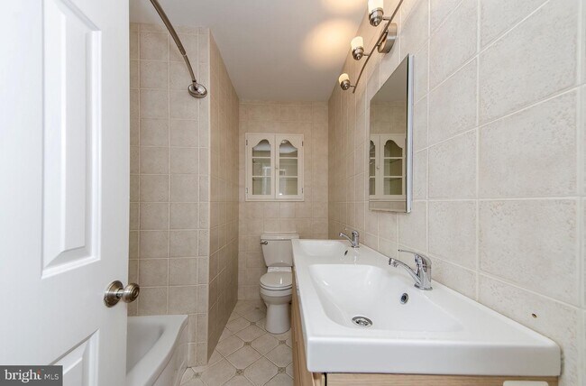 Building Photo - 628 Tazewell Rd NW