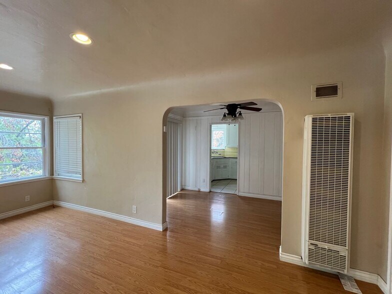 Building Photo - 3869 Ridge Rd