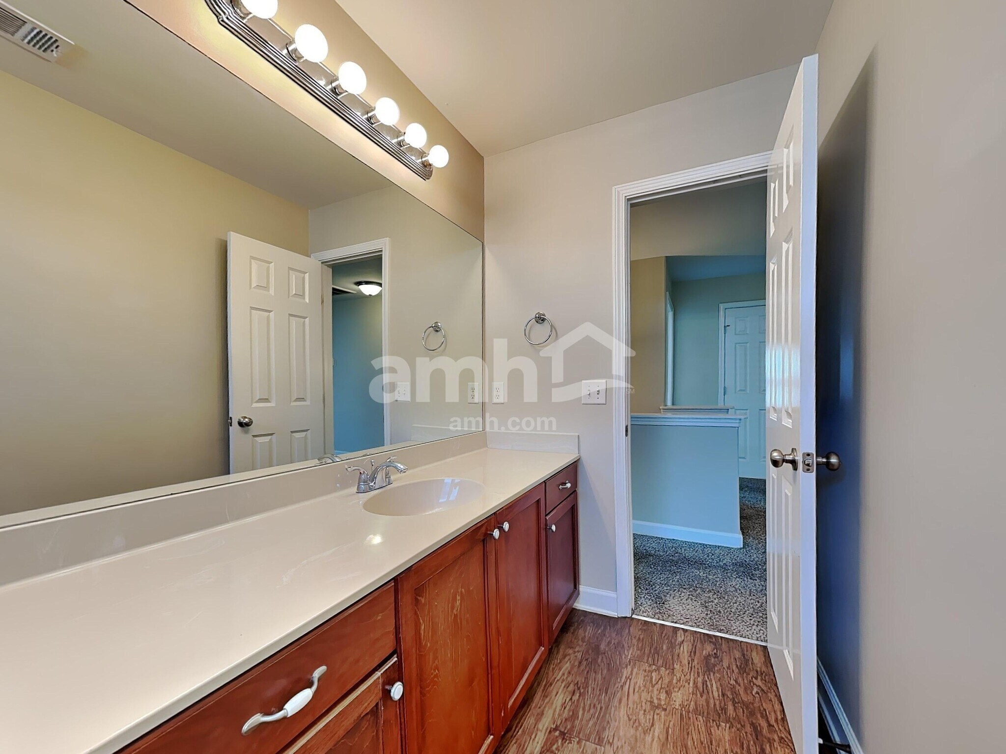 Building Photo - 132 Pine View Xing