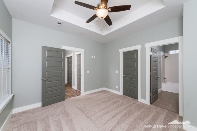 Building Photo - Pre-Leasing Modern Style Home Minutes from Campus and Downtown Fayetteville