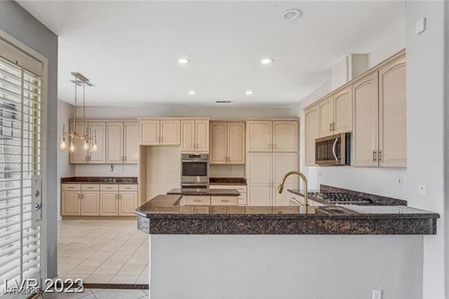 Building Photo - 1842 Bogey Way