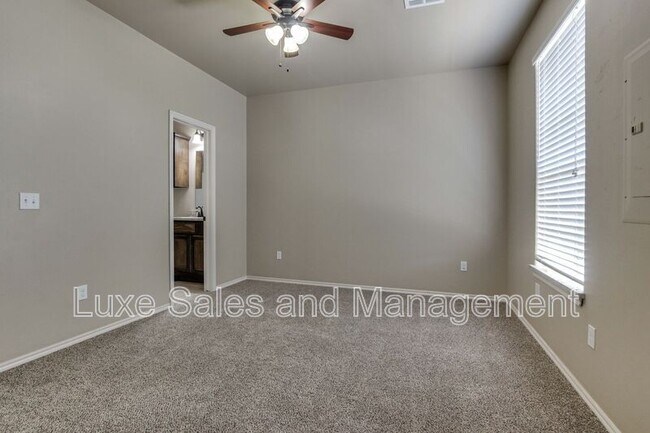 Building Photo - 1308 Garden Gate Dr