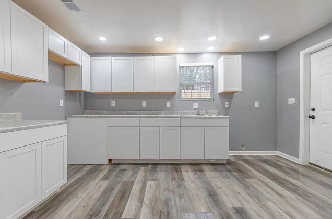 Building Photo - 2314 Brooklyn Ave