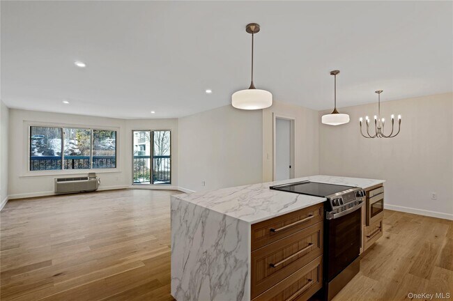 Building Photo - 400 High Point Dr