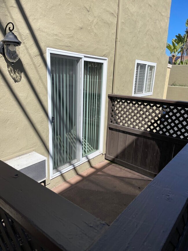 Building Photo - BEADNELL-QUIET UPGRADED CONDO IN GATED COMMUNITY W/ POOL