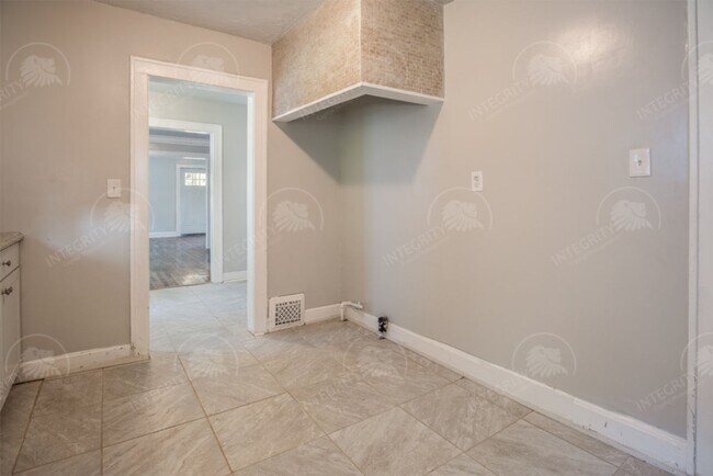 Building Photo - 5517 Woodland Ave