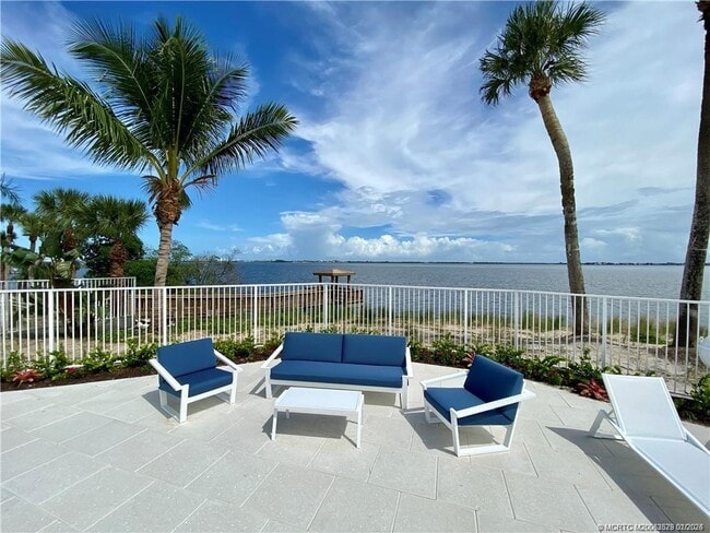 Building Photo - 2506 Heron Way