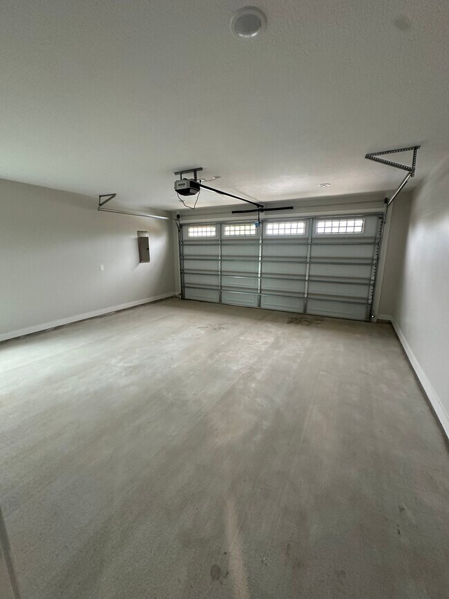 Building Photo - 1713 Bilbo St