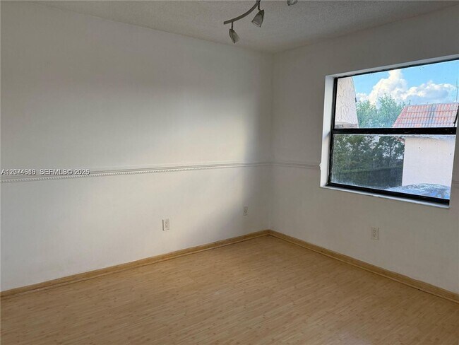 Building Photo - 20800 NE 8th Ct