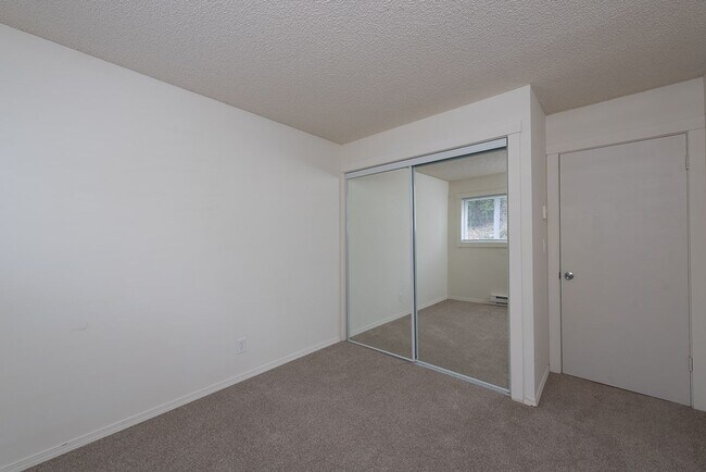 Building Photo - 8220 169th Ave NE