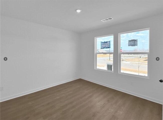 Building Photo - 571 Riggs St