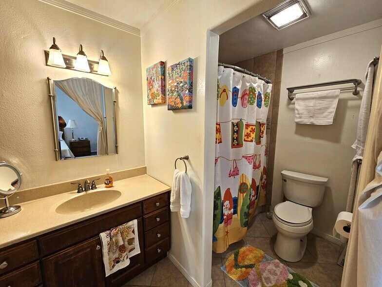 Primary bath upstairs - 23821 Green Haven Ln
