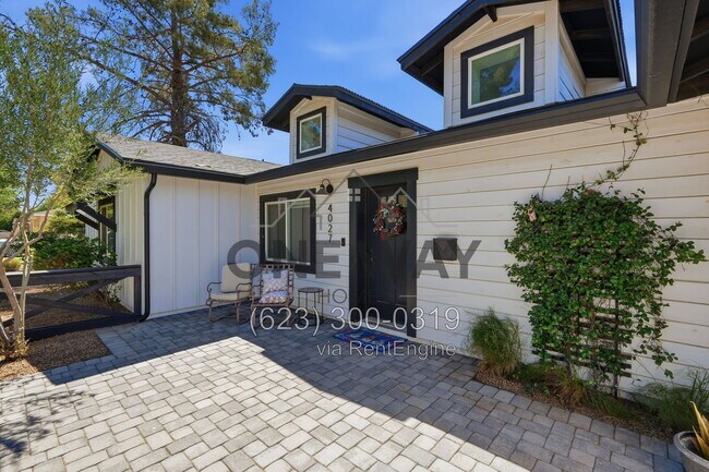 Building Photo - 4027 E Lewis Ave