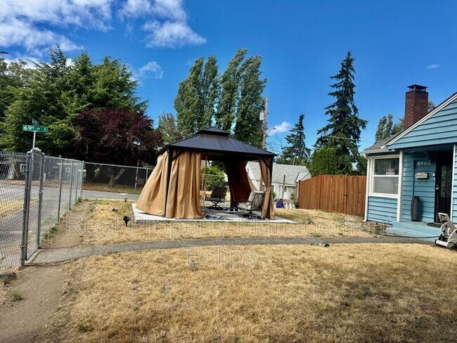Building Photo - 6908 S 115th St
