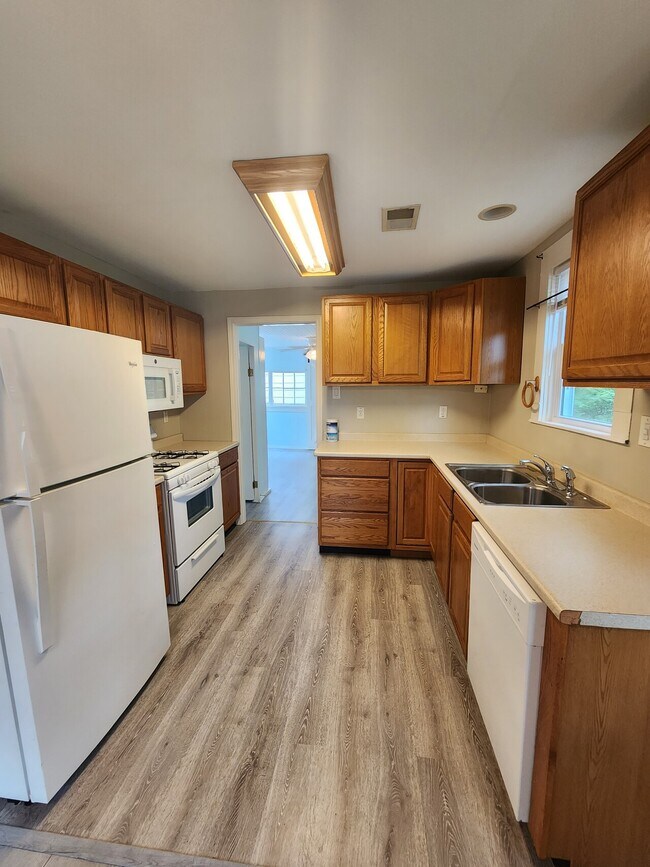 Building Photo - LAKE VIEWS IN PRIVATE SETTING