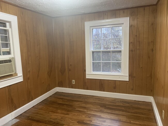 Building Photo - 39 Shady Oak Dr