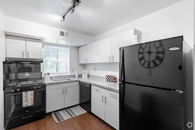 Primary Photo - Moravia Park Apartments