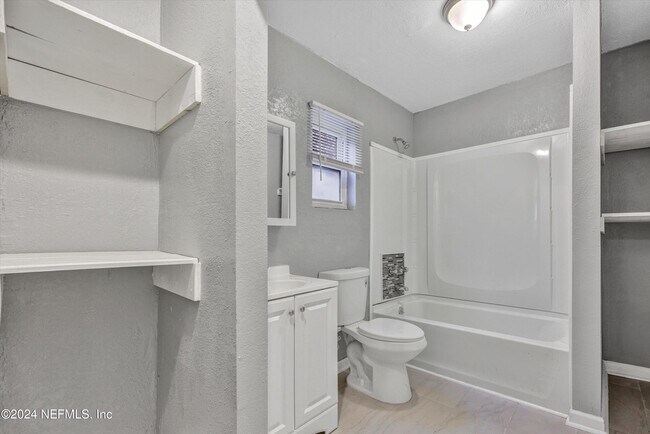 Building Photo - 1722 W 30th St