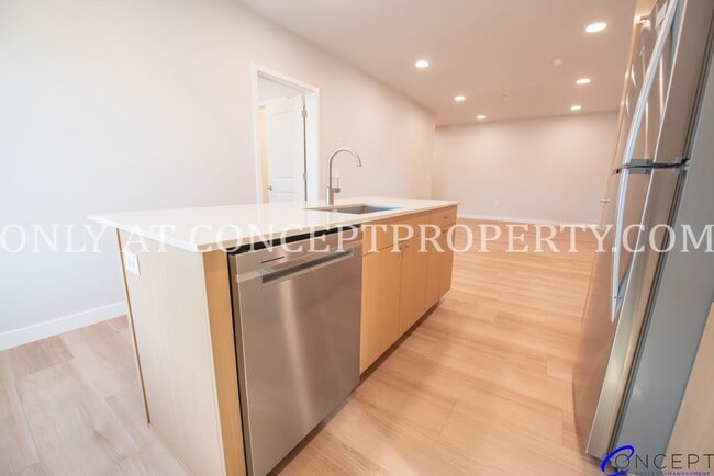 Building Photo - Modern Design, Exceptional Space: Discover This 3-Bedroom Residence at Studio Crossing!