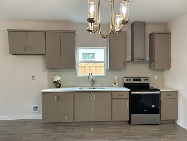 Building Photo - 1411 Los Estribos Dr