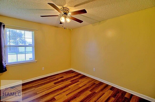 Building Photo - 205 Tempest Ln