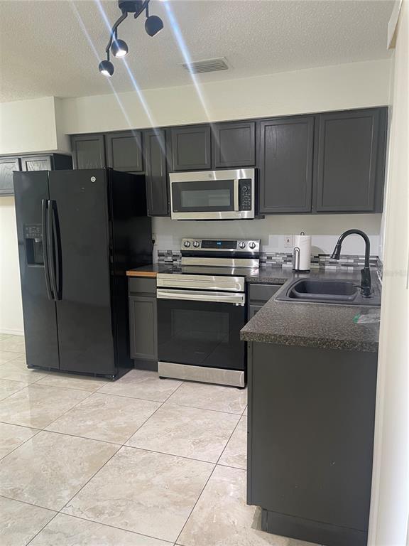 Building Photo - 412 Kensington Lake Cir