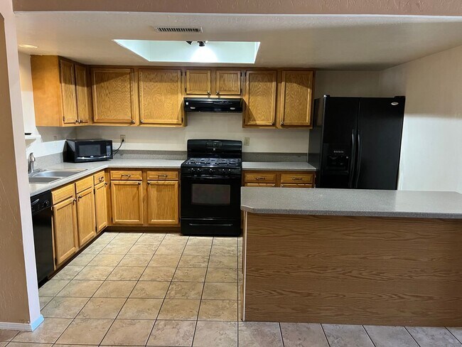 Building Photo - 9665 E Magma Dr