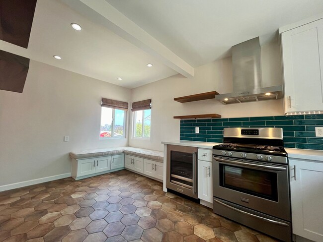 Building Photo - VISTA DEL ORO  3 BEDROOM HOUSE