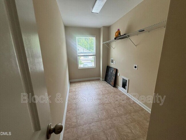 Building Photo - 4 White Spruce Ct
