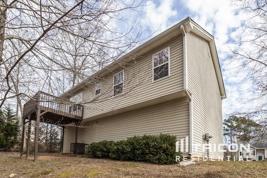 Building Photo - 142 Farmington Dr