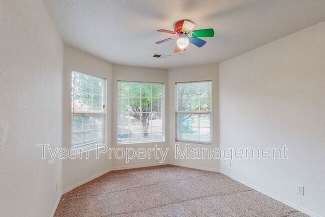 Building Photo - 633 Valley Meadows Dr