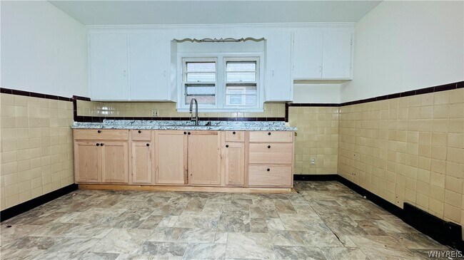 Building Photo - 1553 Whitney Ave