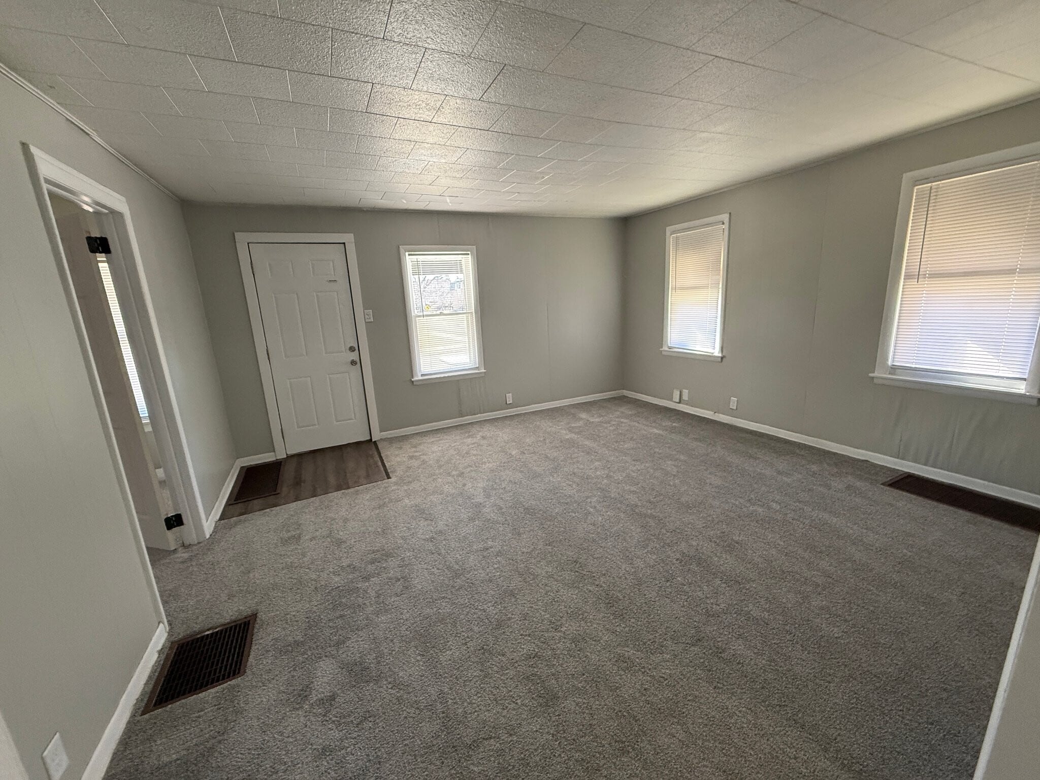 Building Photo - 400 Aspenwald Ave
