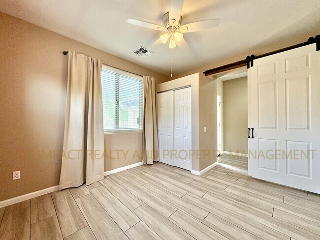 Building Photo - 6004 S Meadow Breeze Dr