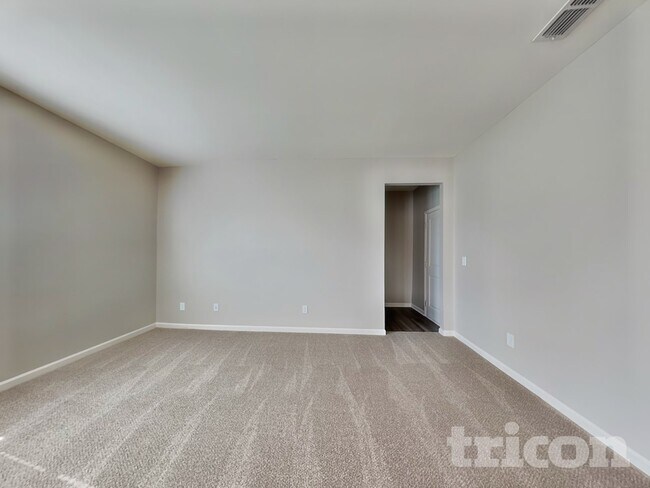 Building Photo - 109 Hyde Pk