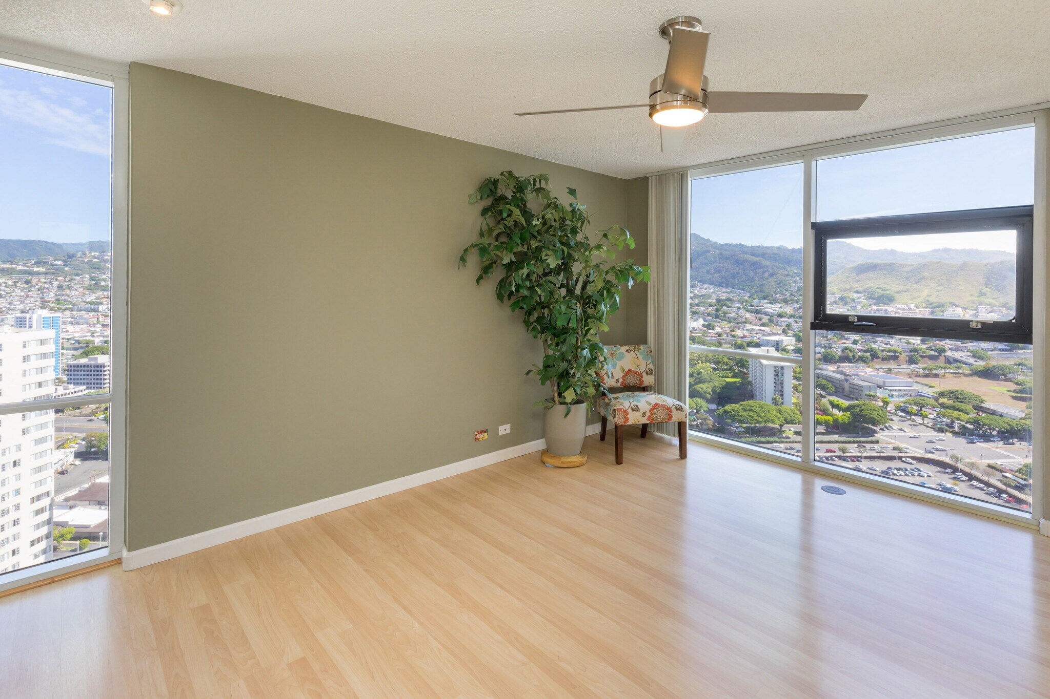 Building Photo - 1212 Nuuanu Ave