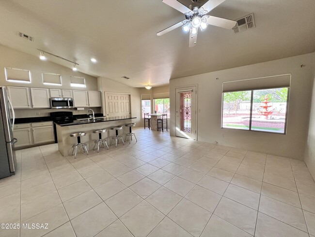 Building Photo - 8679 N Ahwatukee Way