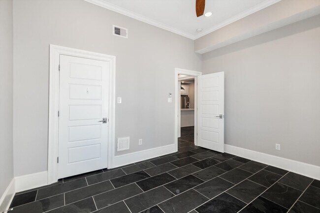 Building Photo - 2401 Market St