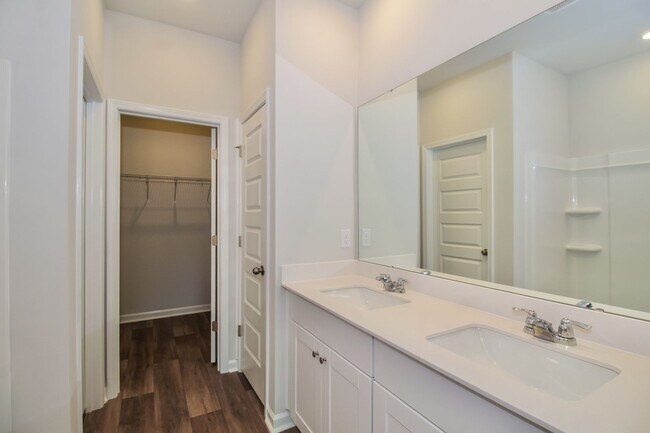 Building Photo - $500 Off 1st Month's Rent - 4 Bdrm/3 Bath, Brand New Townhome in Ocean Isle