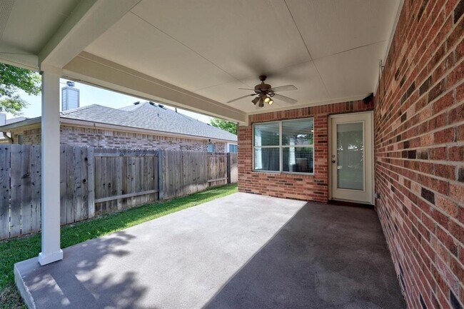 Building Photo - 806 Broken Trace Ct