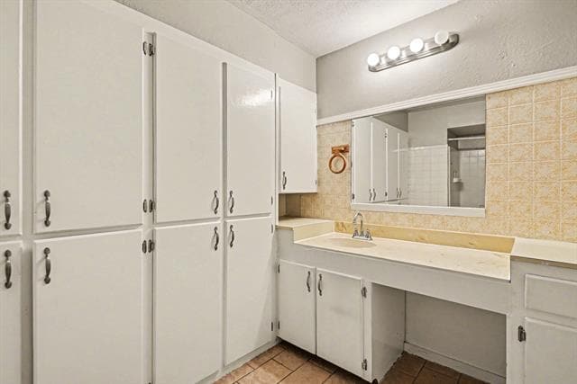 Building Photo - 3720 Stanley Ave