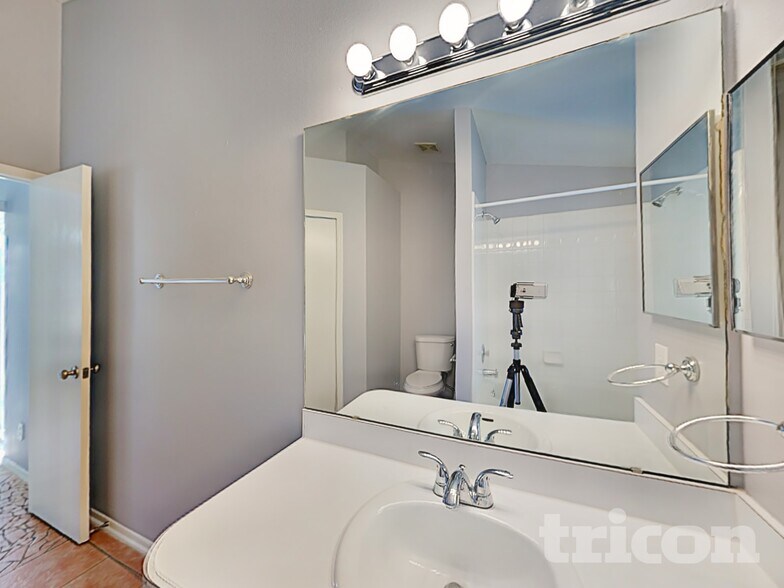 Building Photo - 1225 Shoshanna Dr