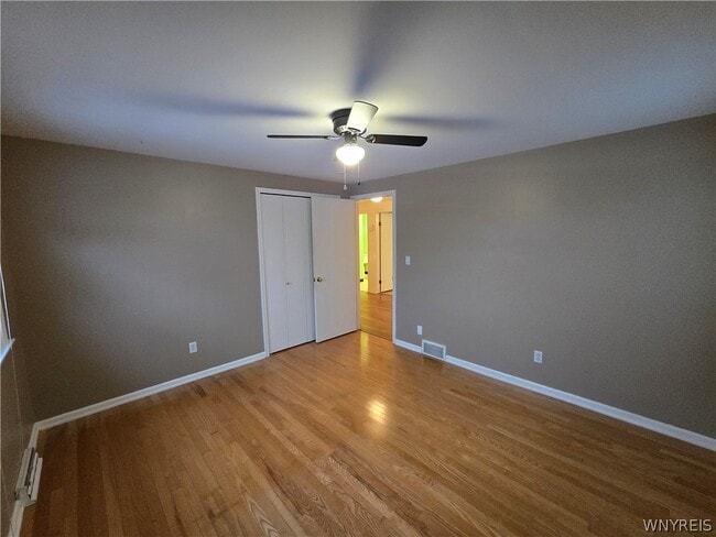 Building Photo - 161 Foxpoint W