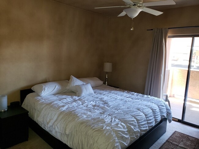 Building Photo - 2 Bedrooms, 2 Baths Executive