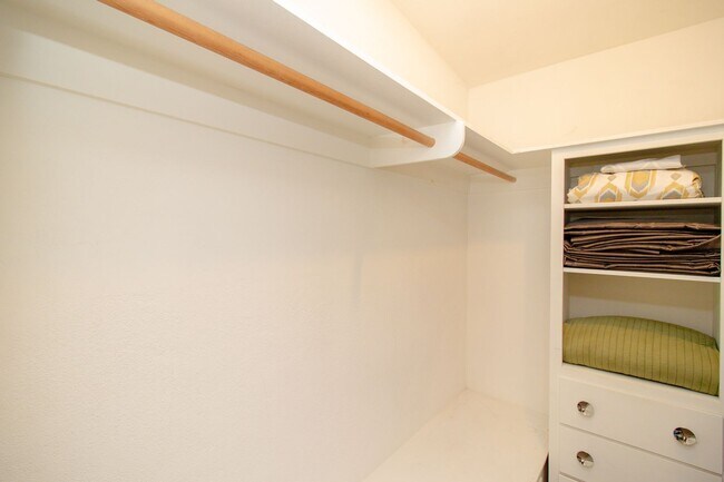 Building Photo - Spacious 2-Bedroom Home with Private Pool & Office In the Cove!
