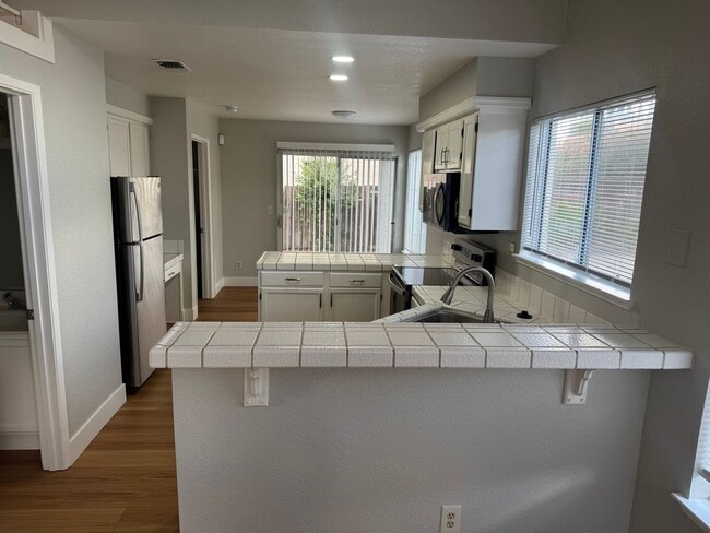 Building Photo - 2776 Woodmont Dr