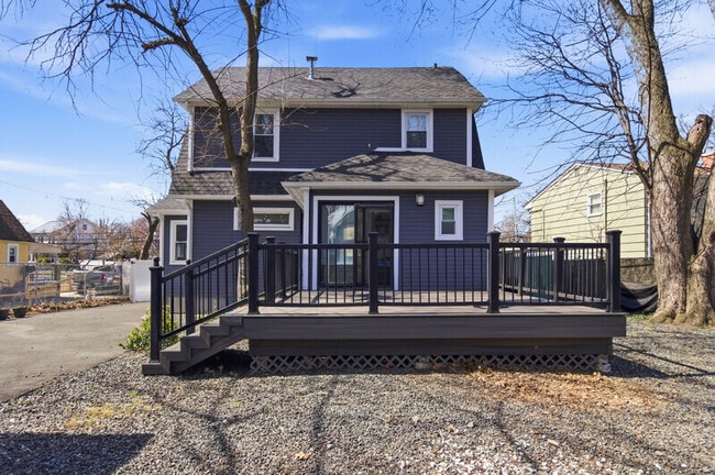 Building Photo - 925 Plainfield Ave