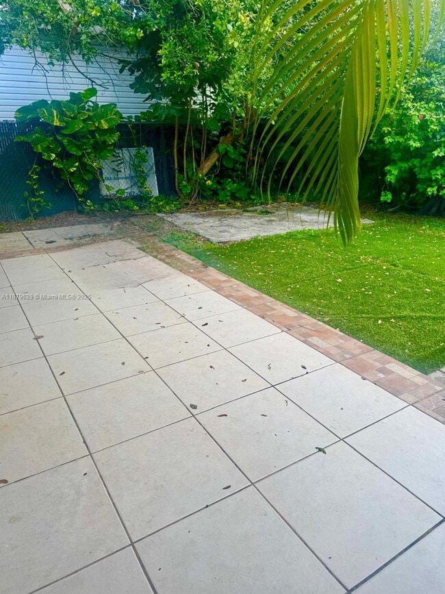 Building Photo - 3019 SW 23rd St